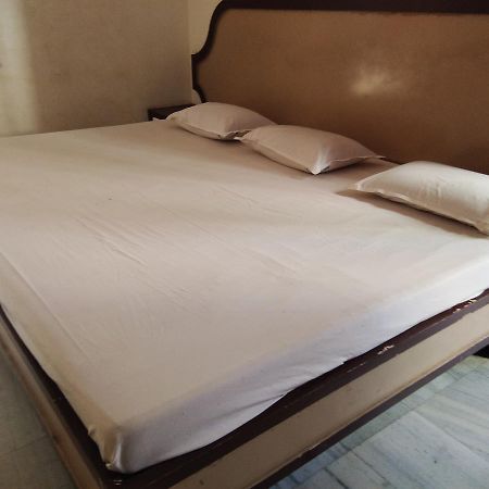 Hotel John 根尼亚古马里 外观 照片