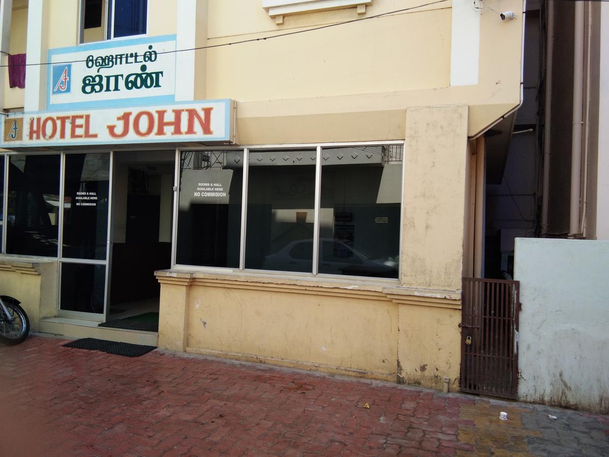 Hotel John 根尼亚古马里 外观 照片