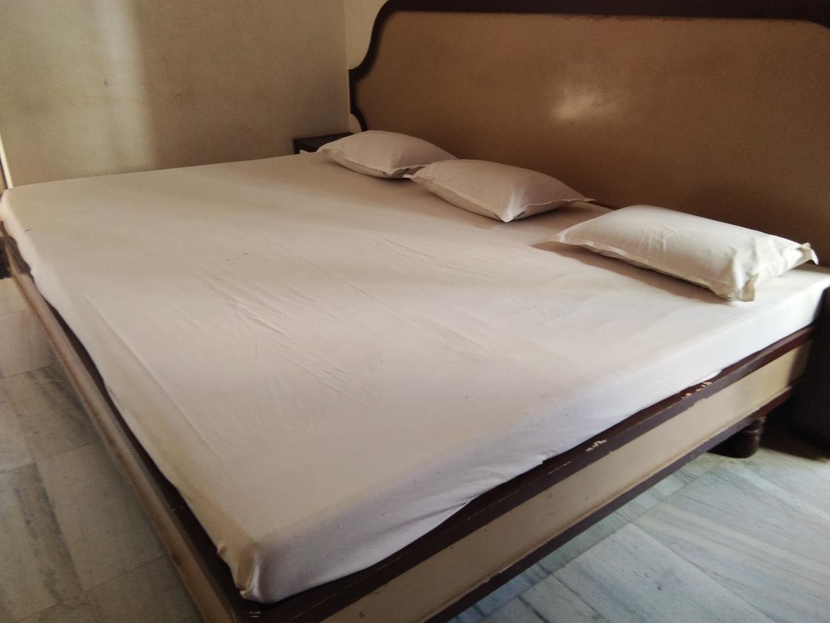 Hotel John 根尼亚古马里 外观 照片