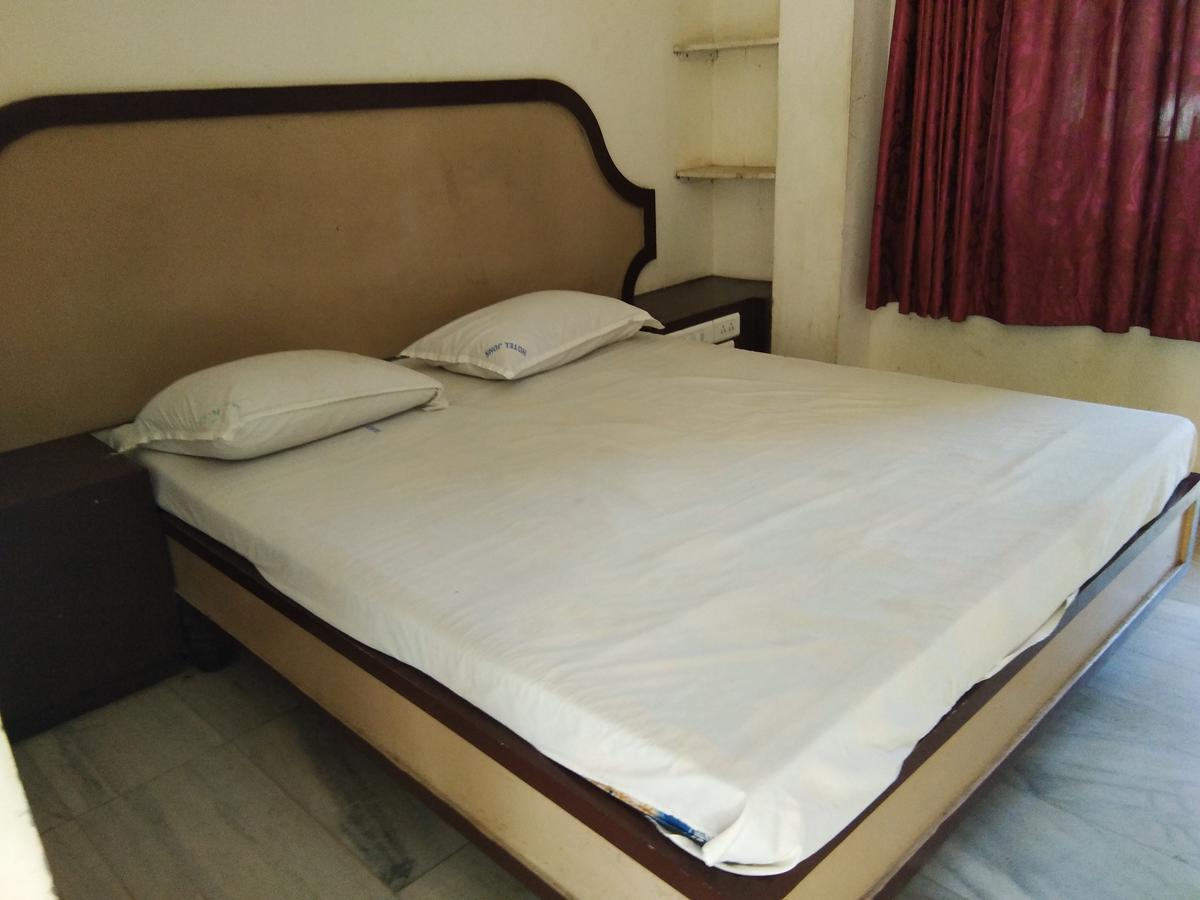 Hotel John 根尼亚古马里 外观 照片