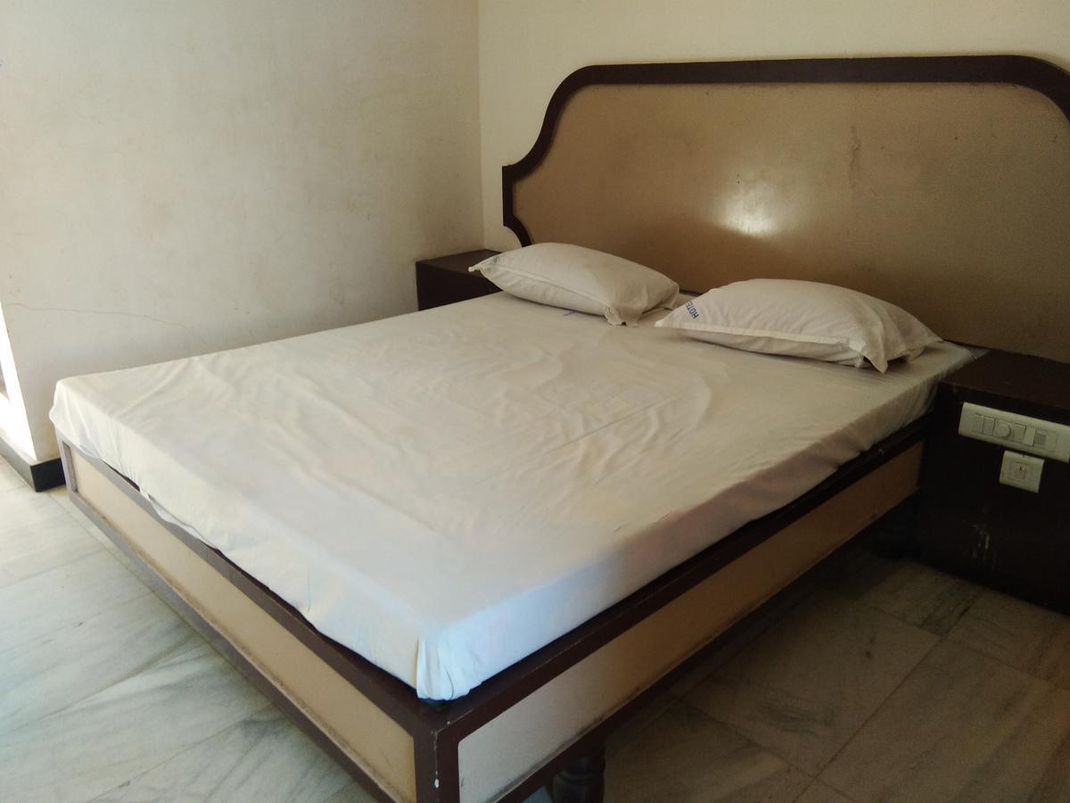 Hotel John 根尼亚古马里 外观 照片